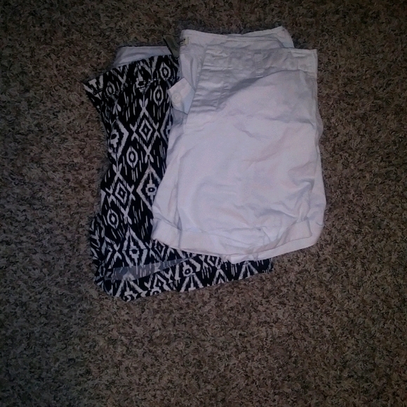 2 pairs of cute shorts - Picture 1 of 2